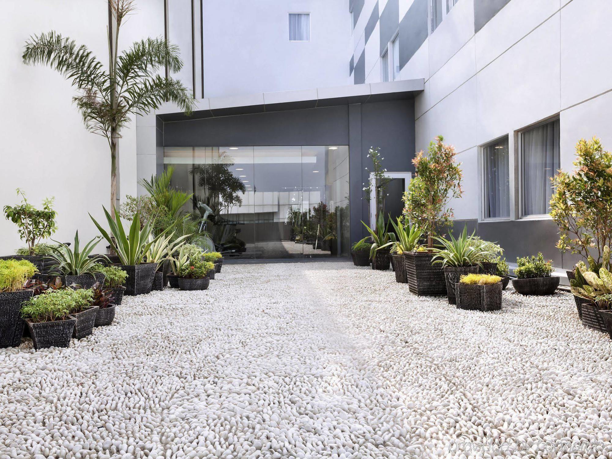 Ibis Styles Jakarta Sunter מראה חיצוני תמונה